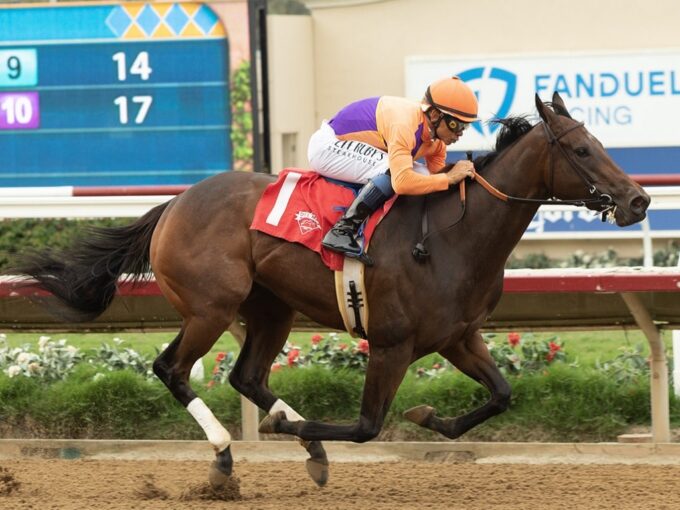 Tamara glides to victory in her Aug. 19, 2023 debut at Del Mar - Benoit photo